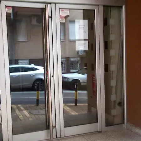Glorry M Διαμέρισμα Βελιγράδι