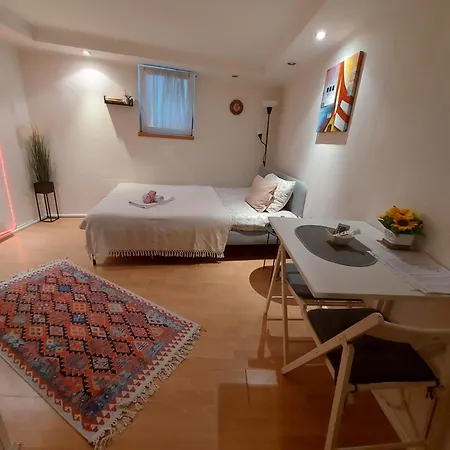 Glorry M Apartamento